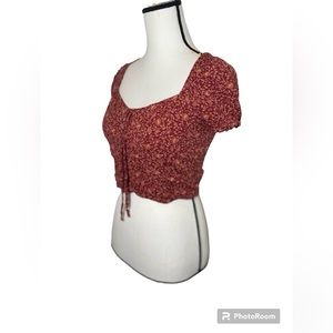 Red floral sweetheart neck crop top